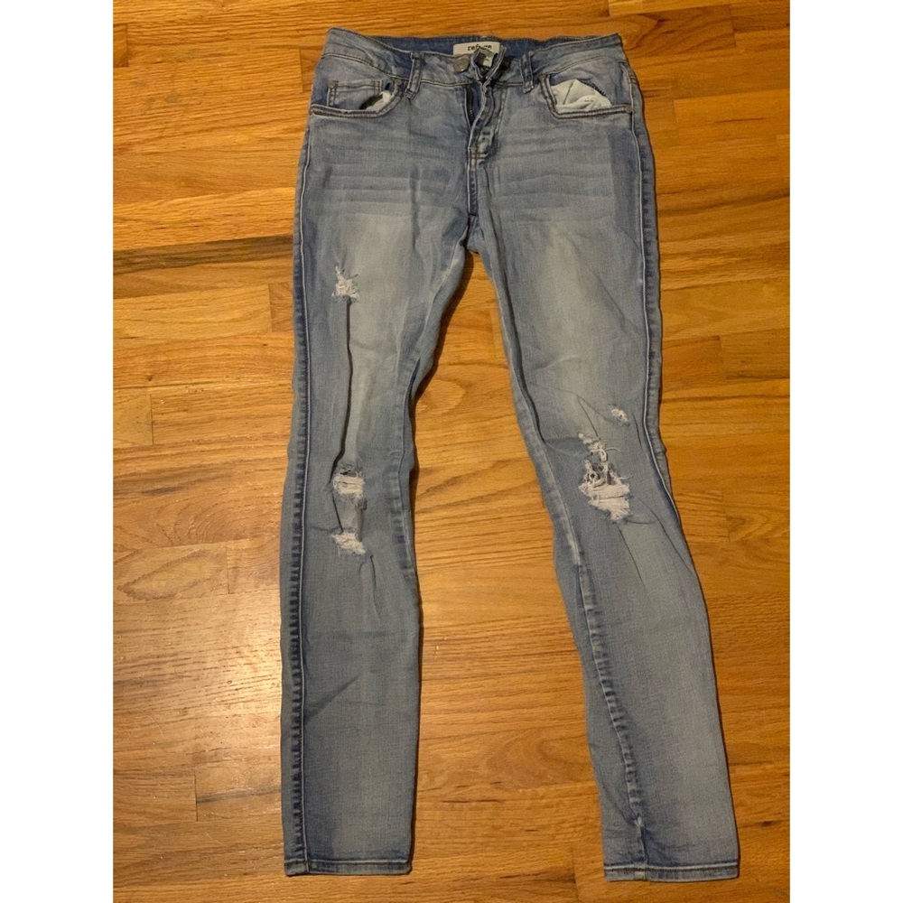 Distressed denim 👖